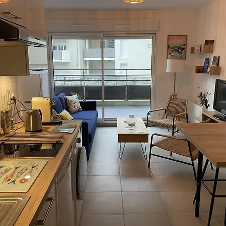 Cozy T2 With Balcony Near The Sea Apartment